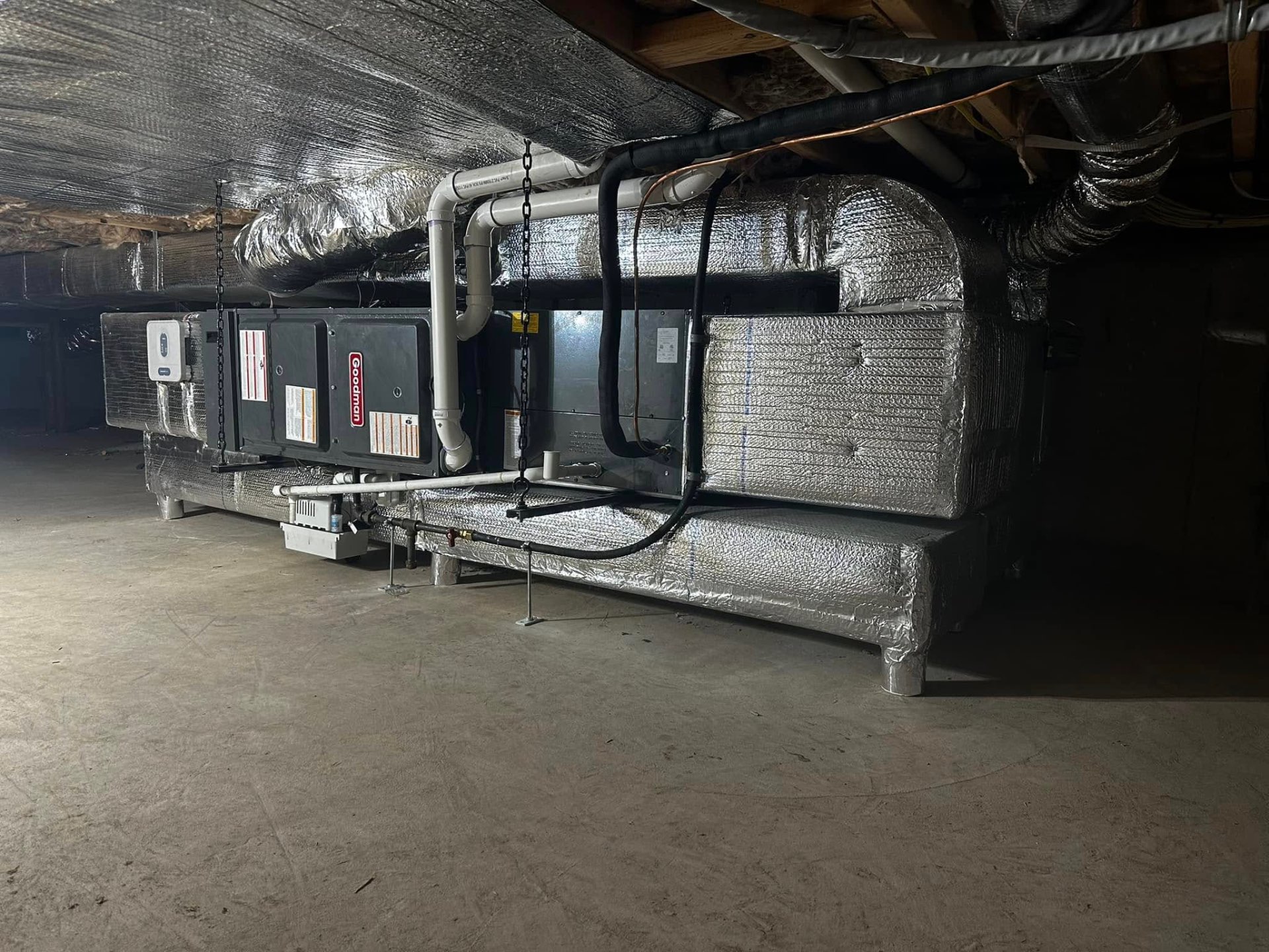 Crawlspace HVAC system with sealed ductwork